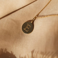 Alice berlock, 18k gult guld