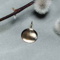 Alice berlock, 18k gult guld