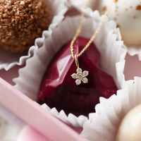 Amy diamantblomma, berlock, 18K gult guld / vitguld