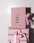 Ebba von Sydow Jewelry Set med smycken. I vacker präglad ask med sidenband