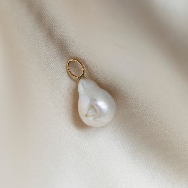 Anna Pearl Pendant, 18k gold