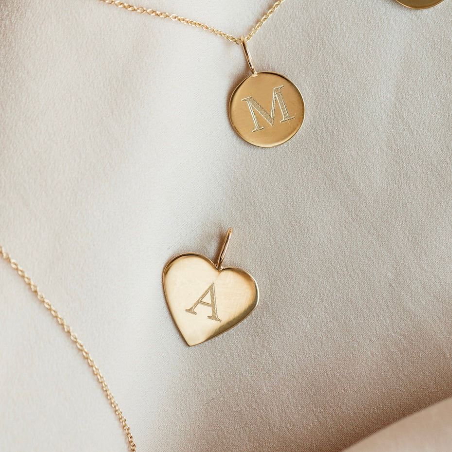 Astrid Solid Heart berlock, 18k gult guld