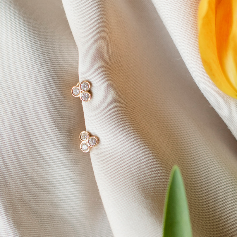 Beata diamantörhänge, 18k gult guld / vitguld