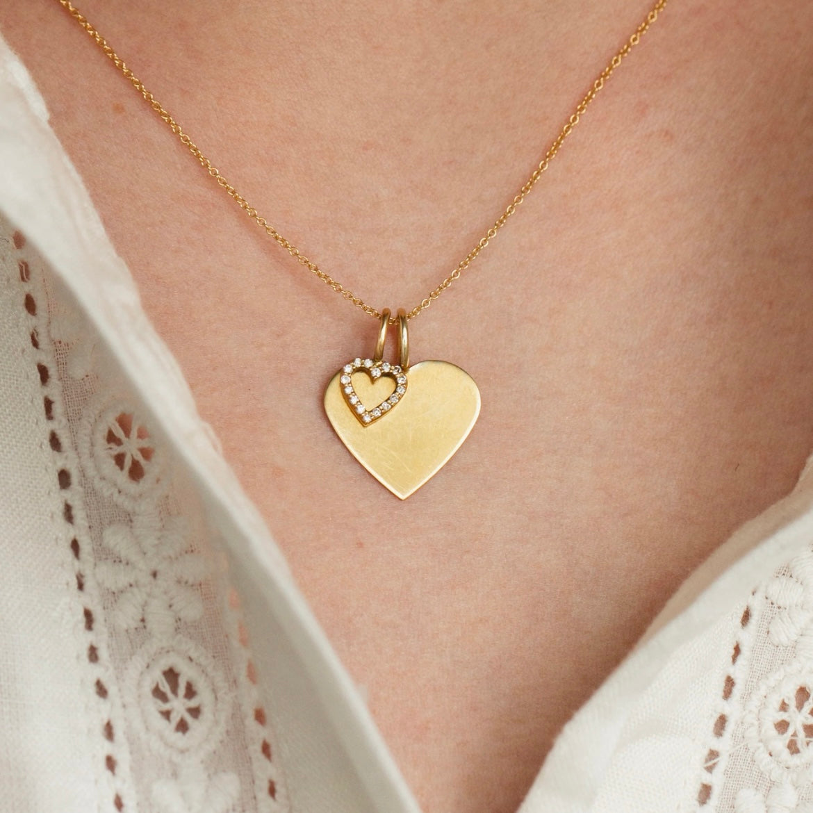 Astrid Solid Heart berlock, 18k gult guld