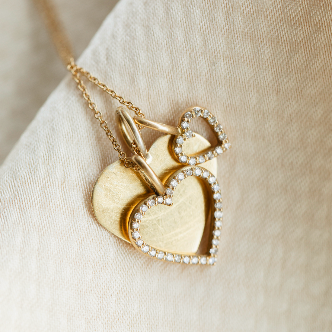 Astrid Solid Heart berlock, 18k gult guld