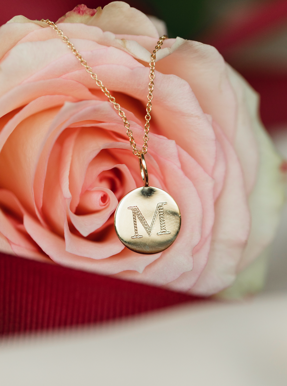 Alice berlock, 18k gult guld