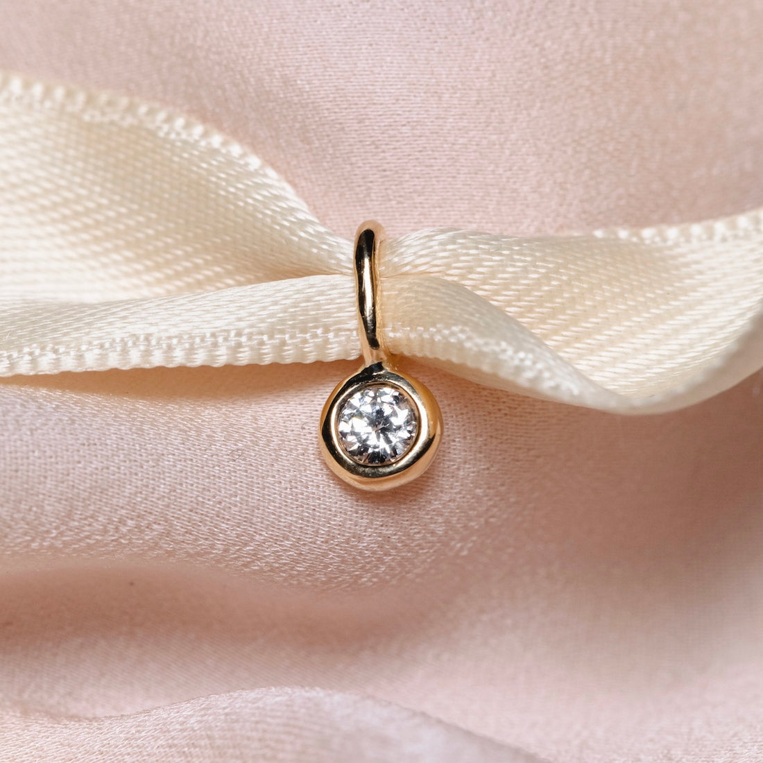 Greta diamantberlock, 18k gult guld / vitt guld