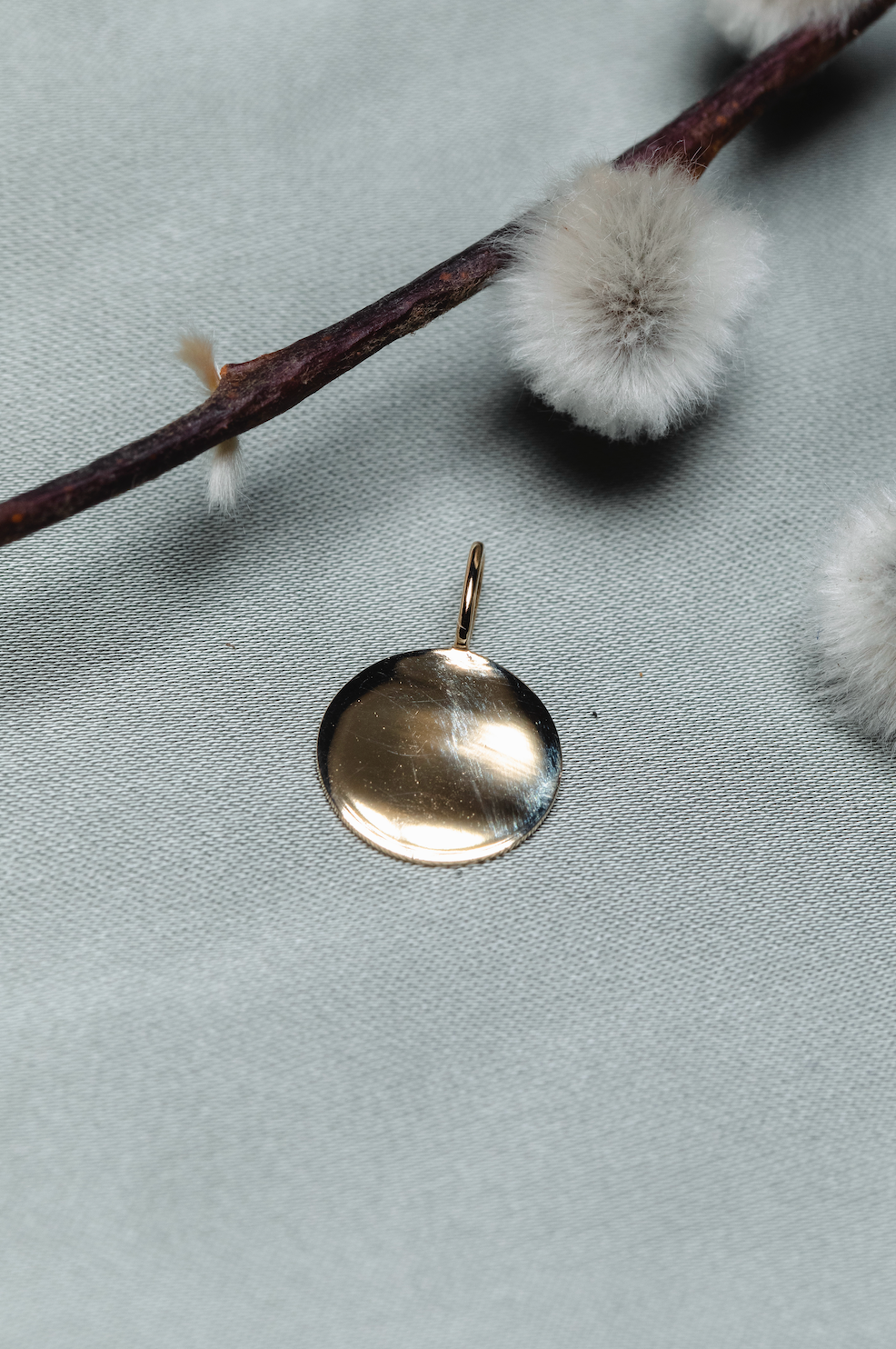 Alice berlock, 18k gult guld