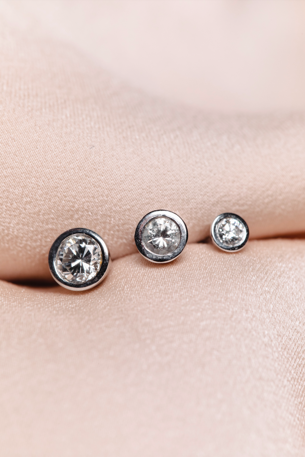 Alma XL diamantörhängen, 18k gult guld / vitguld