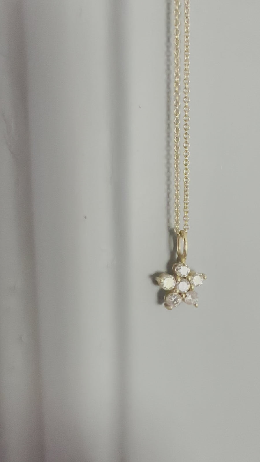 Amy Diamond Flower Halsband, 18K vitguld
