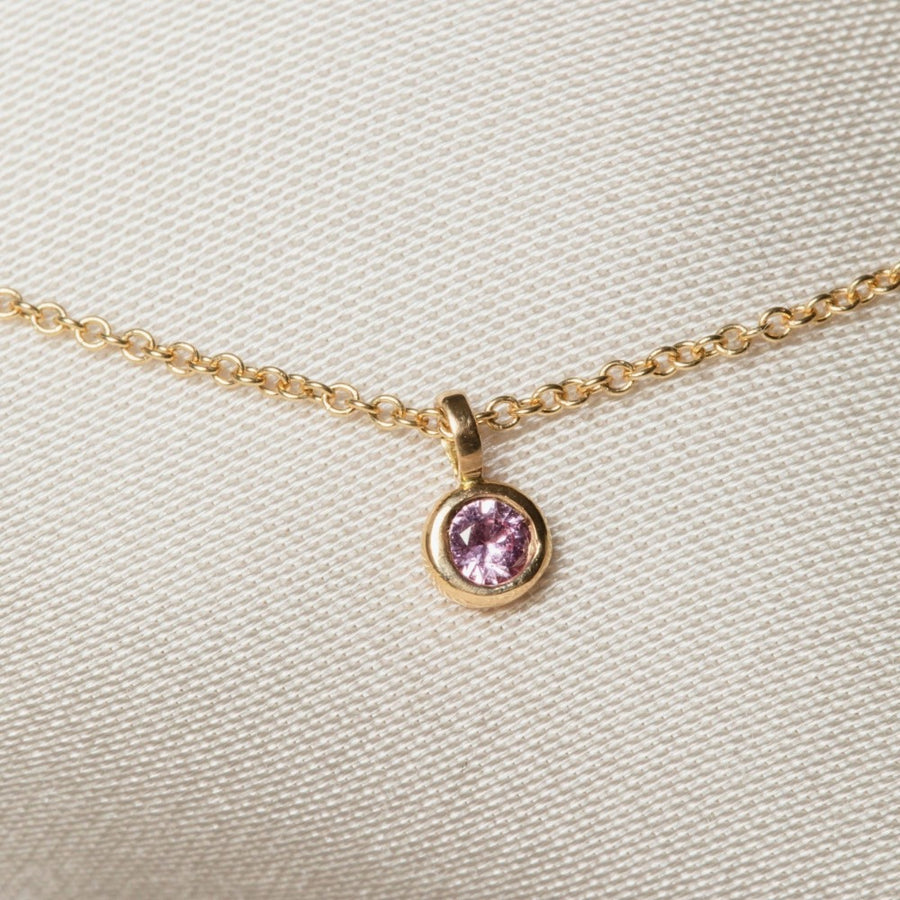 Kitty halsband 18k guld, med rosa safir