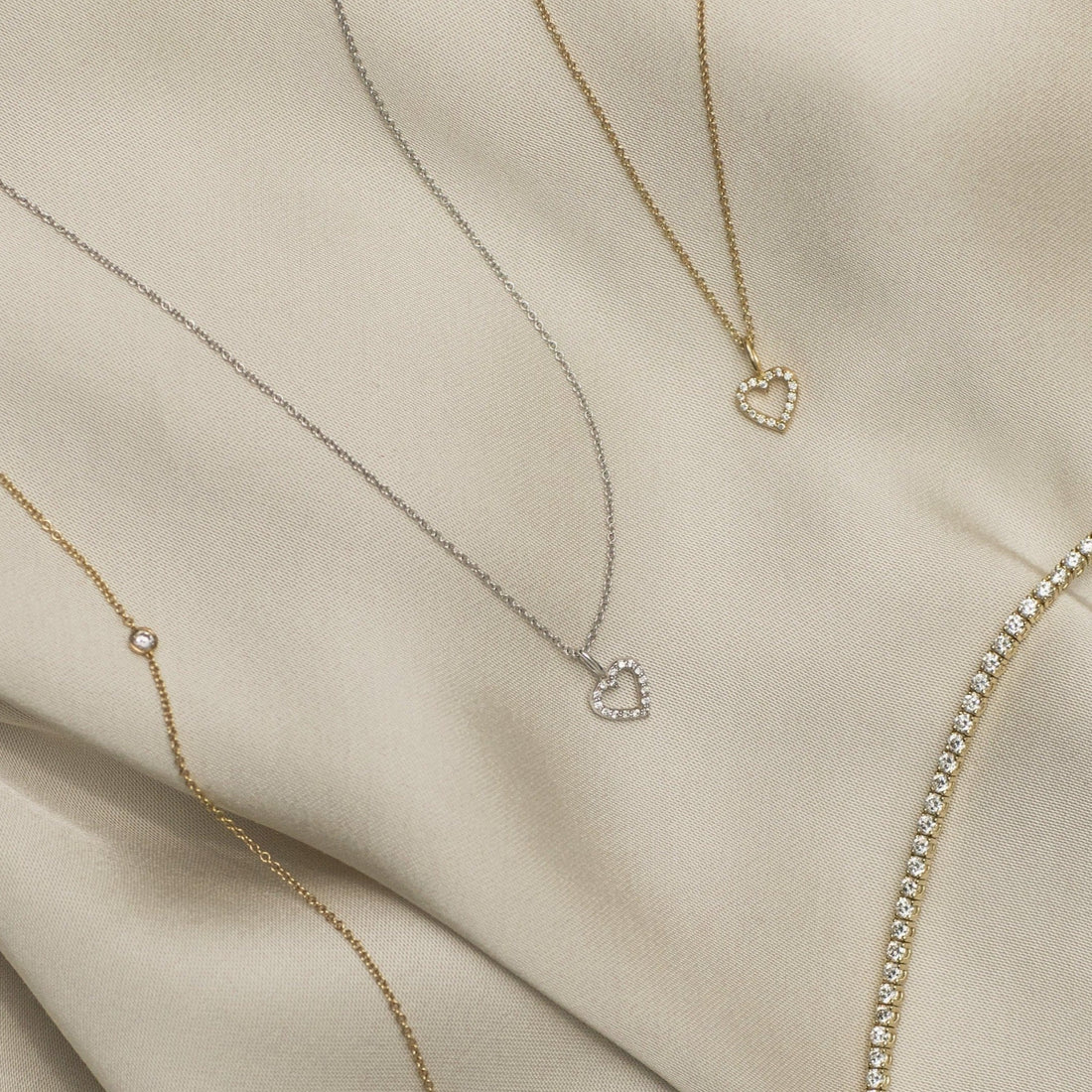 Diamanthjärta Astrid, 18k guld och  Astrid 18k vitt guld  Diamond Heart Necklace