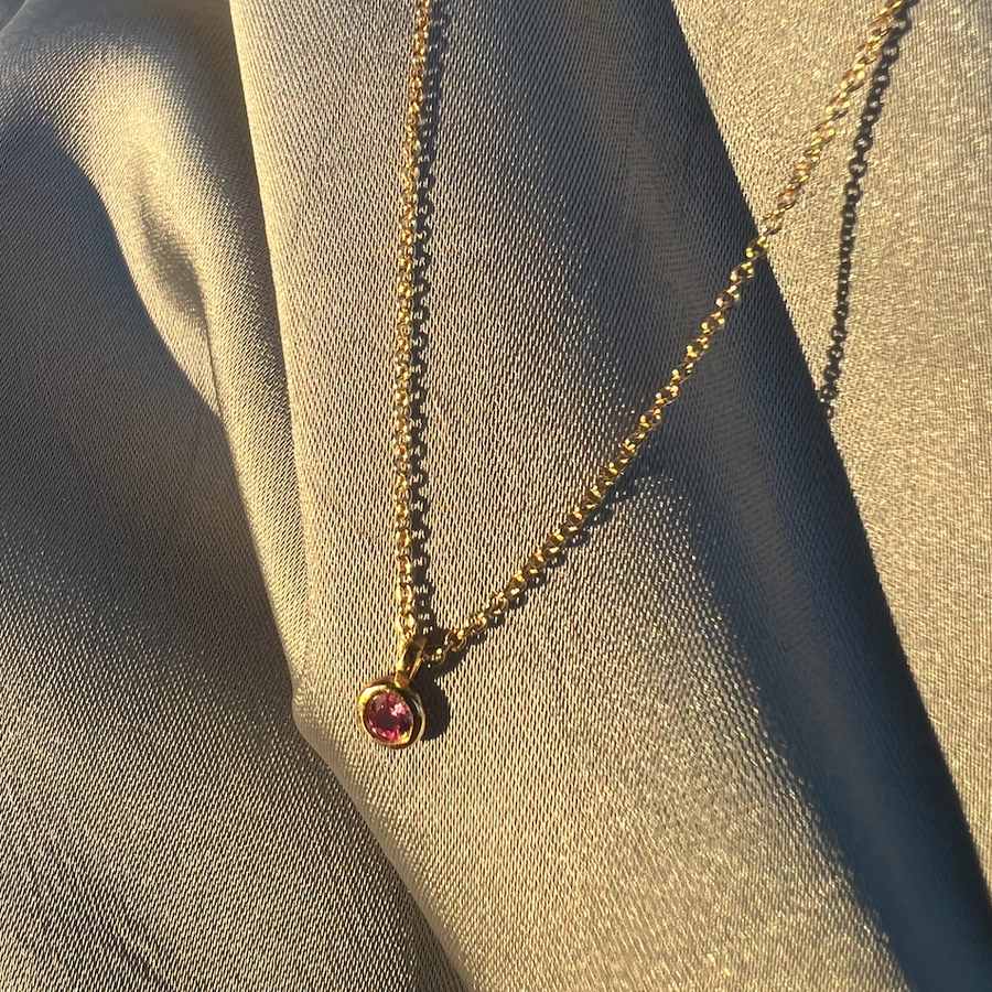 Kitty 18k guld, halsband med Safir - Ebba von Sydow Jewelry